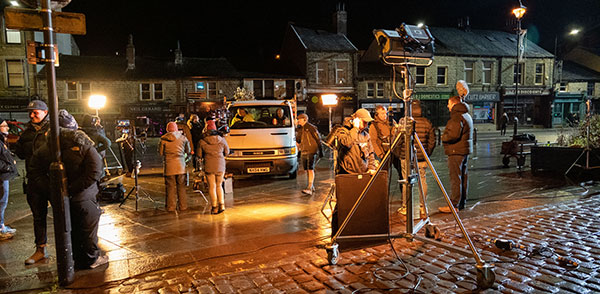 BTS_12_Brassic_S02-Y-BTS-600×294 © Sky UK Limited.